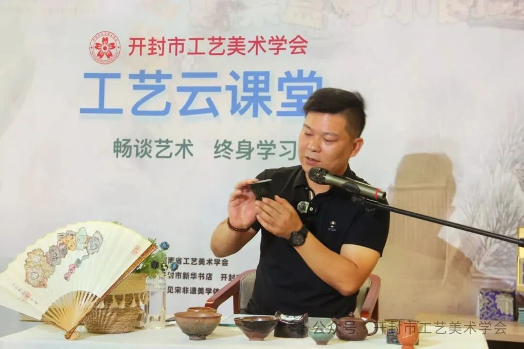 1759111333705617.png 1759111333705617.png